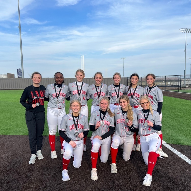 The Lady Panther Softball Team went 3-1 this weekend finishing in 2nd place at the Thrall Tournament! #hunt